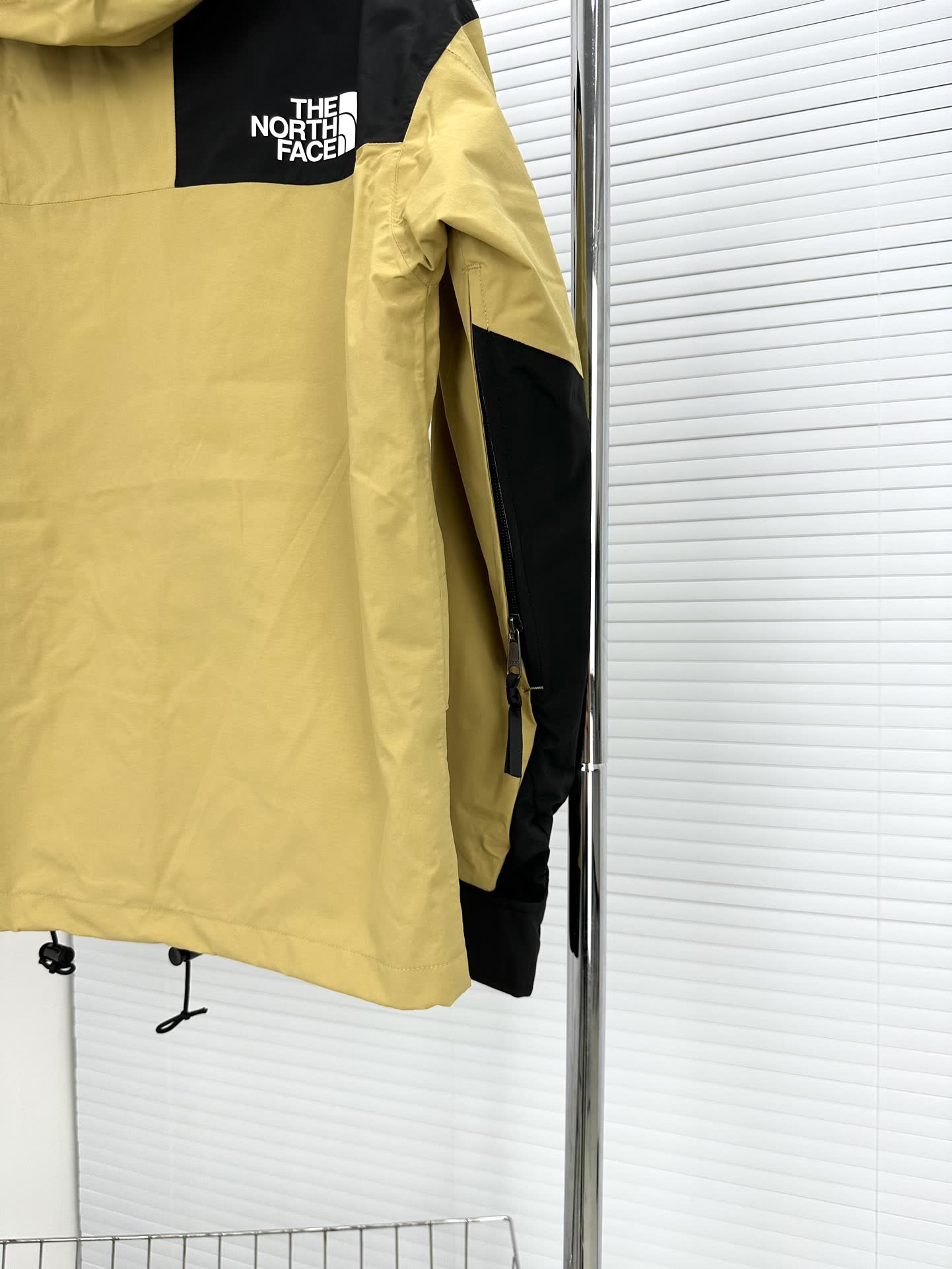 The North Face 1986 Mountain Jacket NF0A5J5N